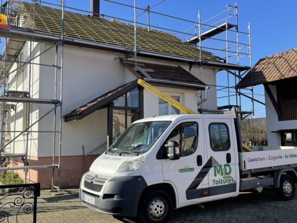 TRAVAUX ZINGUERIE 600X450 | MD toitures Comment savoir si une toiture peut être rénovée sans être entièrement remplacée ? Guebwiller 2